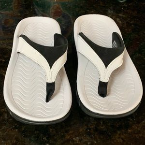 Avia flip flops women’s size 6